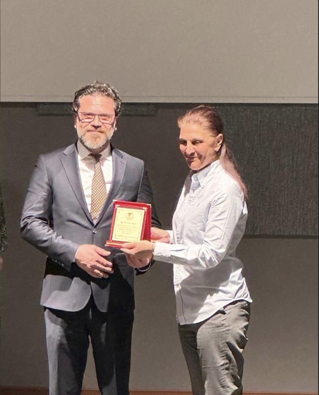 Op. Dr. Ersan Semerci receiving his 30th-year plaque